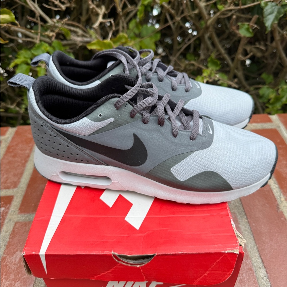 Nike Air Max Tavas size: 8.5